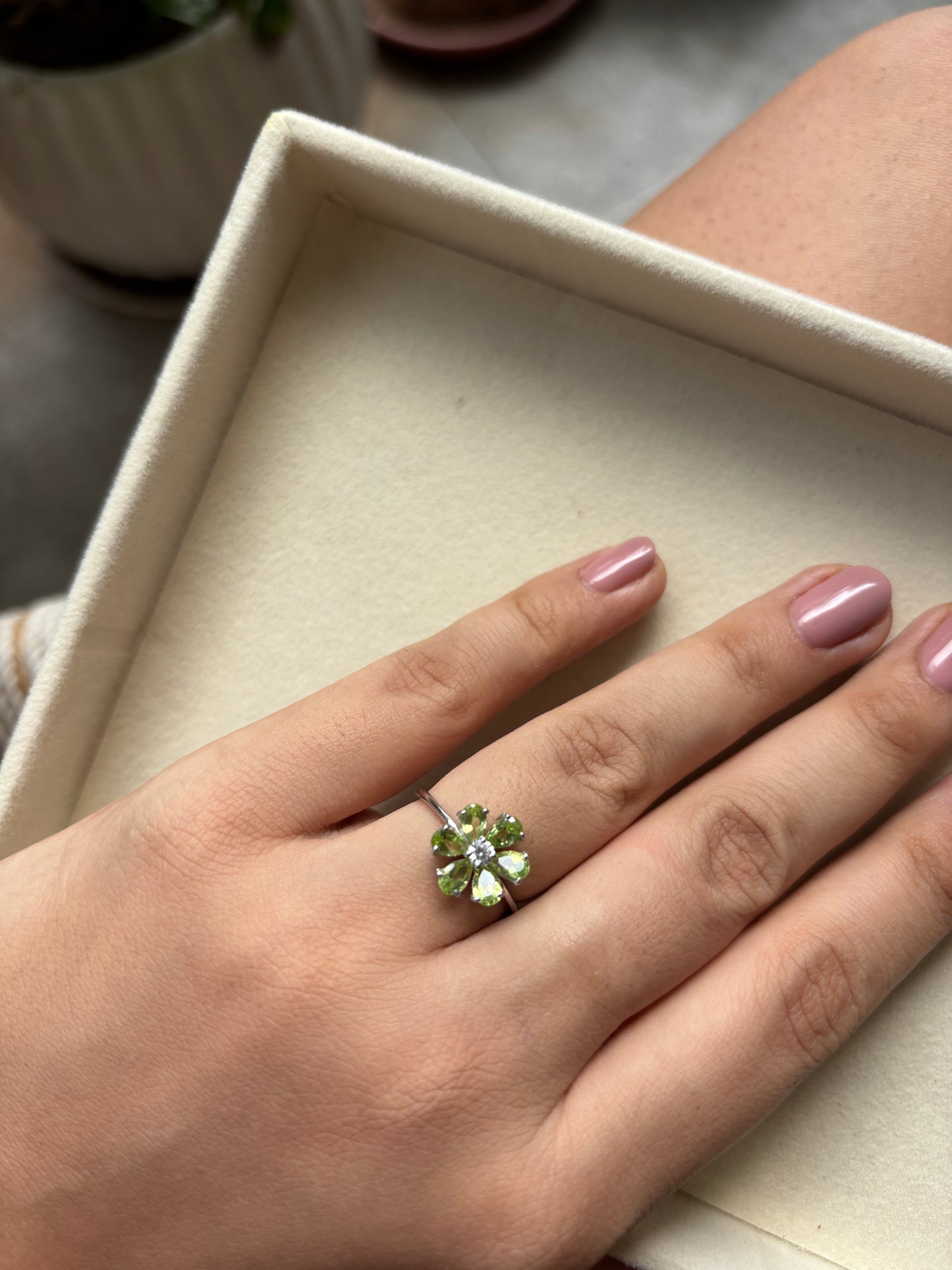 Verde Bloom Ring – Sterling Silver & Peridot
