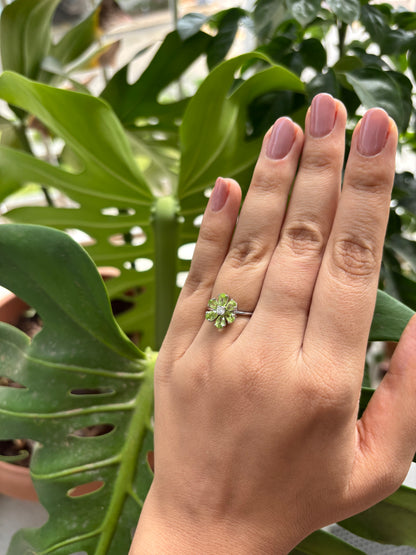 Verde Bloom Ring – Sterling Silver & Peridot